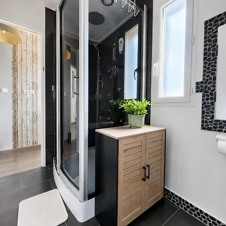 Maisonnette Avec Terrasse Pour 4 Personnes 펜션 *